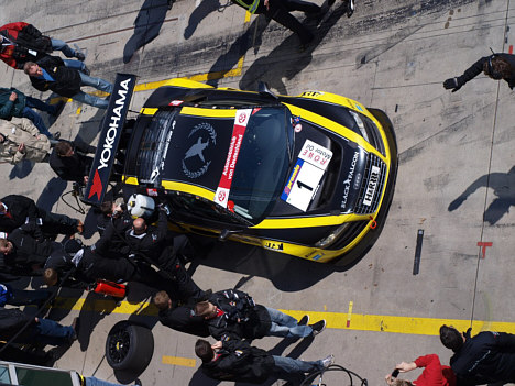 Audi R8 #1 afholder pitstop.